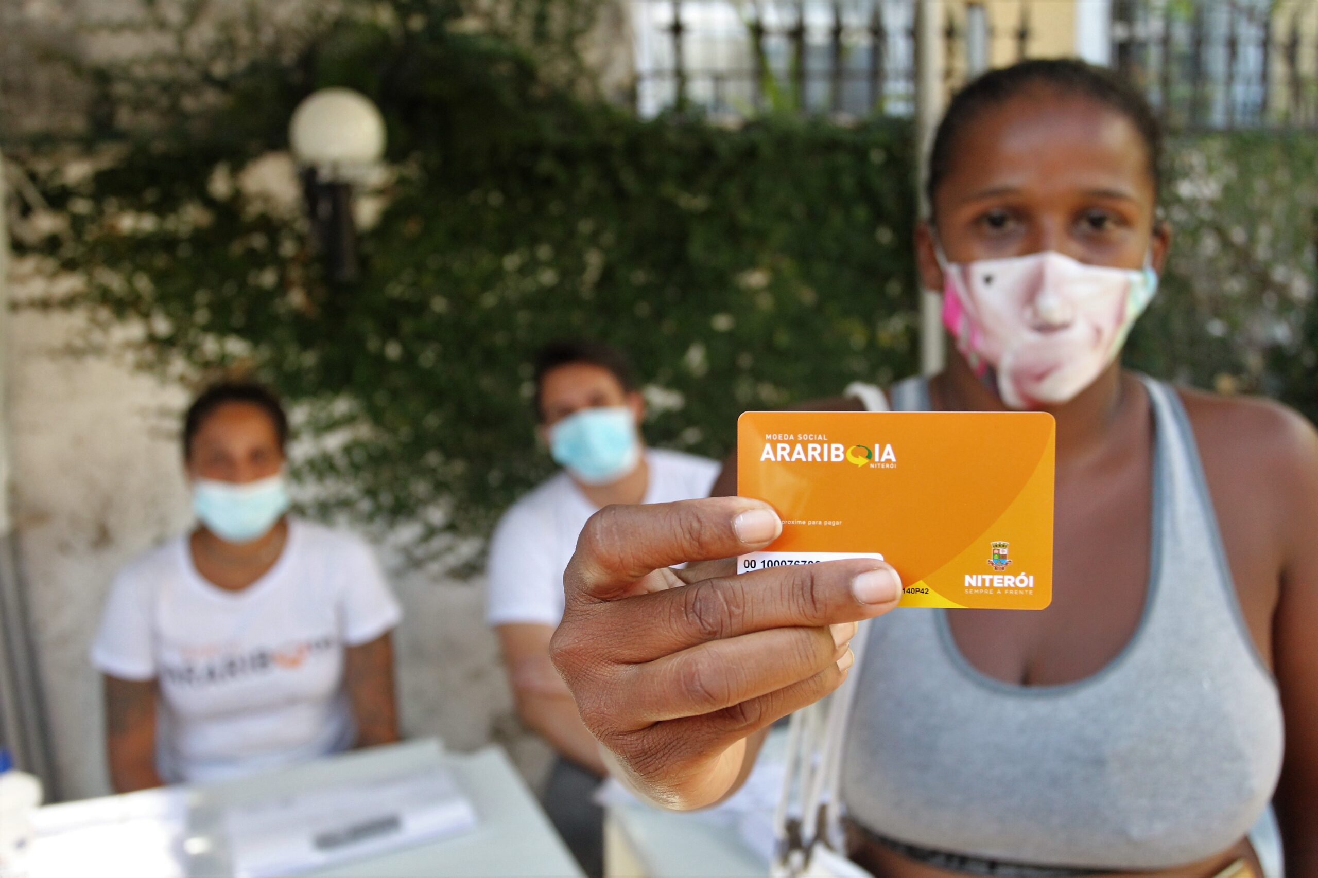 Prefeitura de Niterói entrega os novos cartões da Moeda Social Arariboia