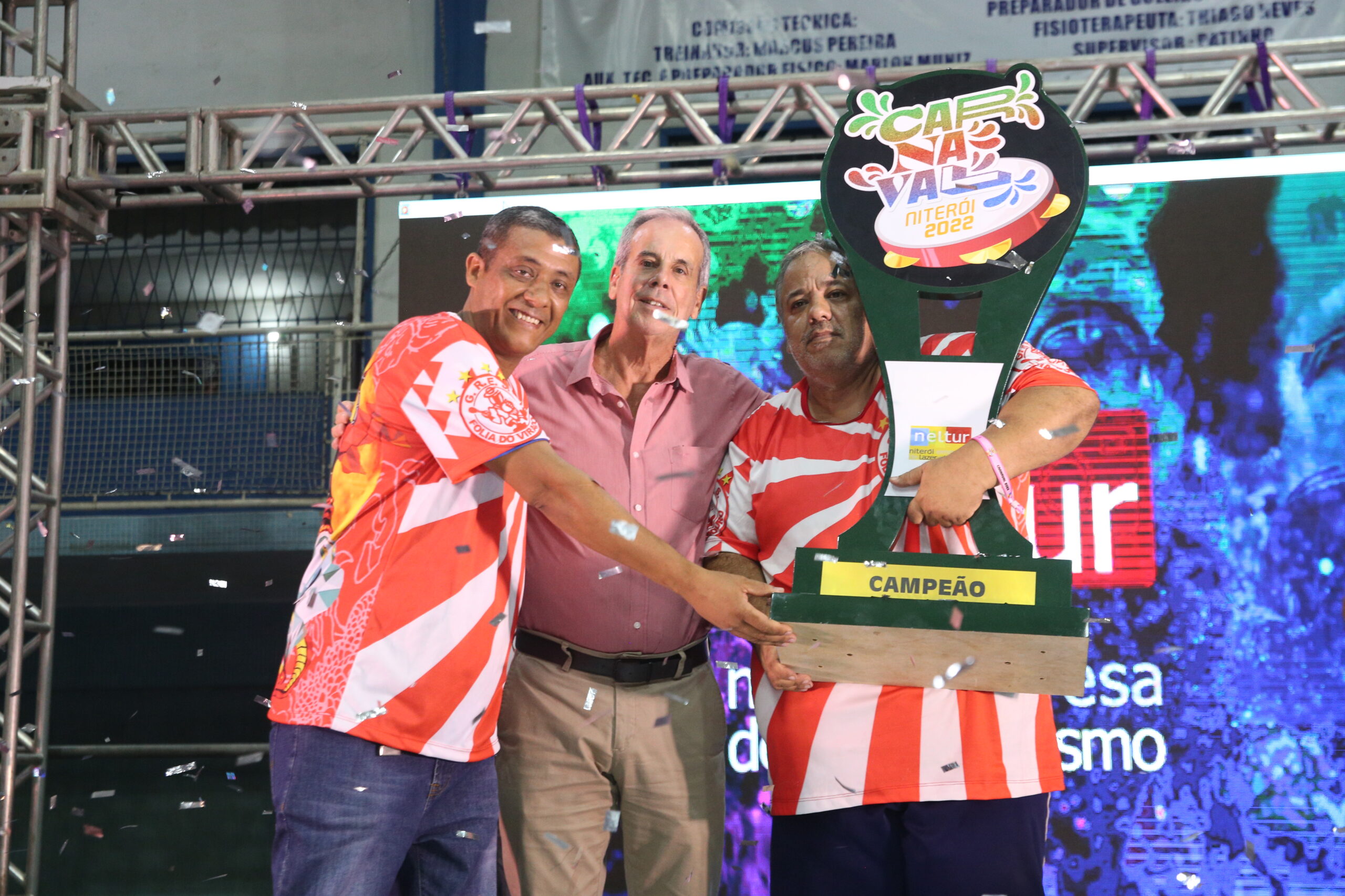 Folia da Viradouro é a campeã do Carnaval 2022 em Niterói