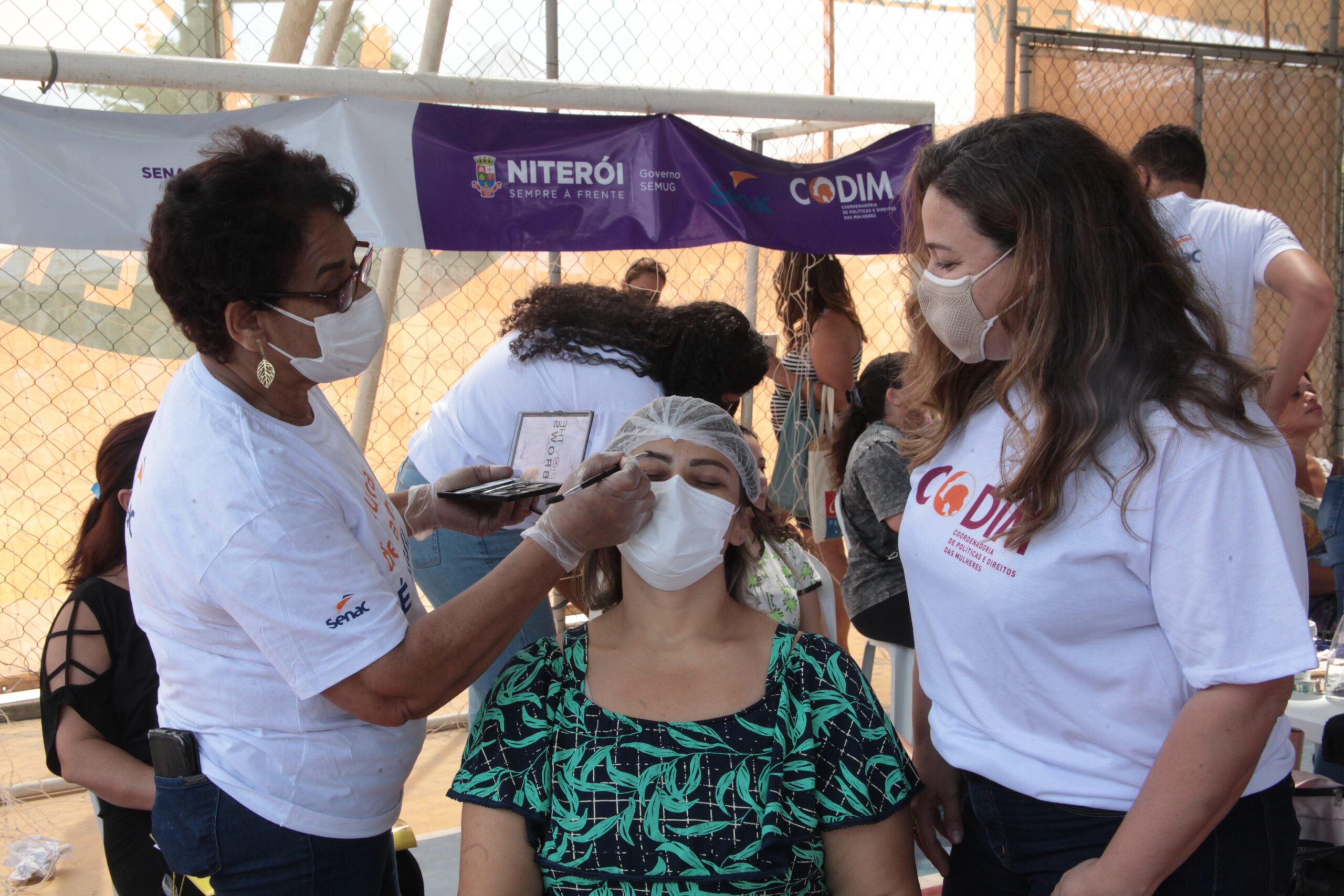 Prefeitura de Niterói realiza Ação Mulher no Largo da Batalha