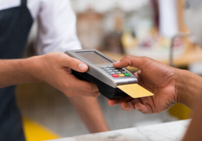 Futuro cashless e o fim do dinheiro: como as futuras gerações já estão se adaptando aos pagamentos com cartão e outros meios digitais