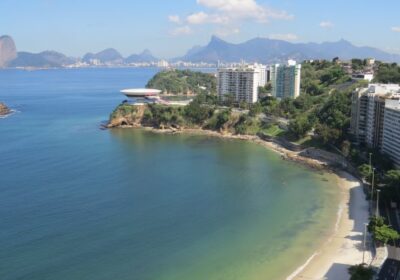 Justiça determina retirada dos quiosques da Praia de Icaraí