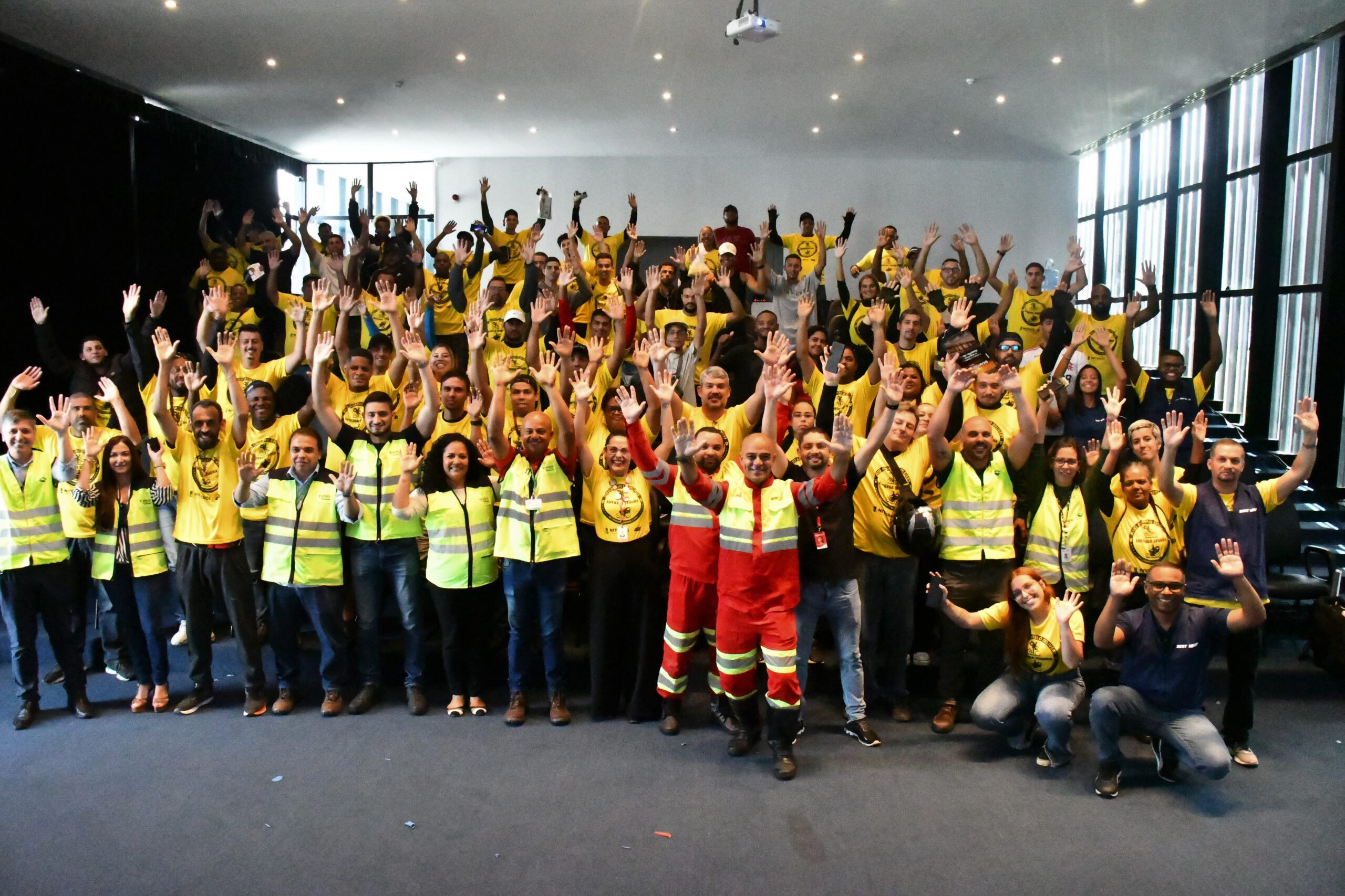 Maio Amarelo: motociclistas e ciclistas entregadores recebem instruções de primeiros socorros