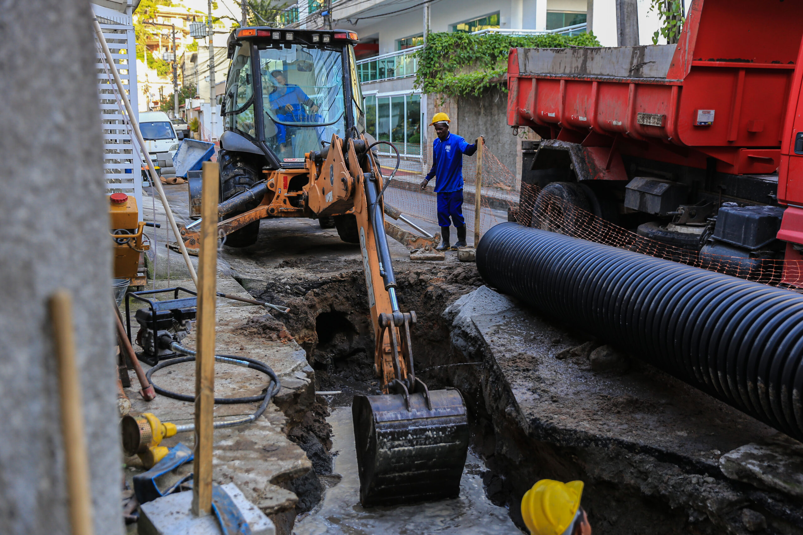 Obras de macrodrenagem em Charitas avançam