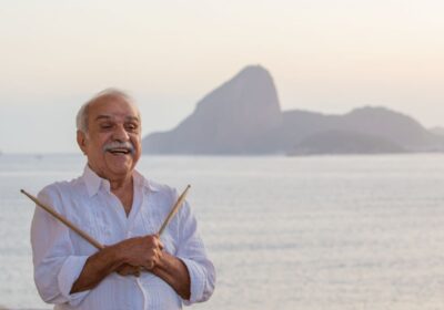Reconhecido mundialmente, Chico Batera lança livro de memórias em Niterói