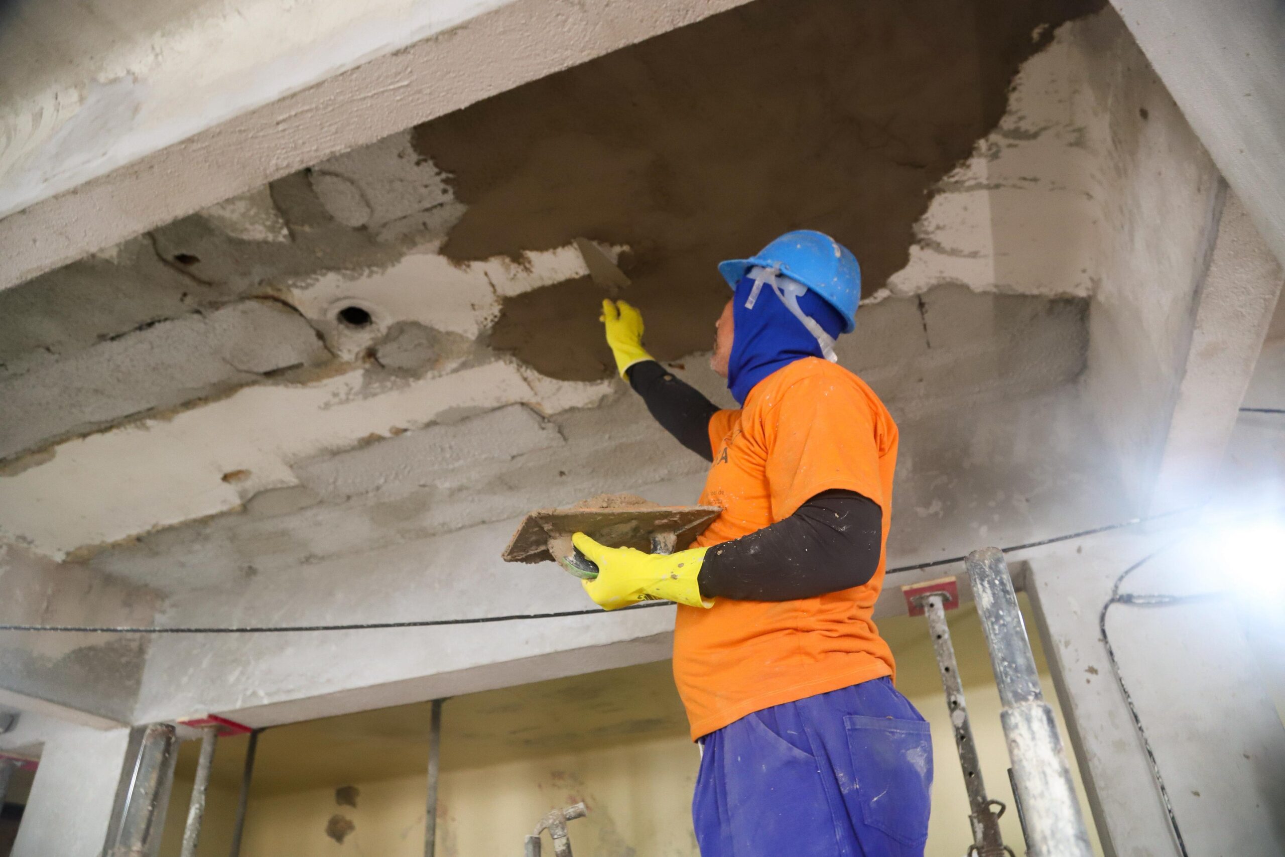 Prefeito de Niterói visita obras de recuperação do Cinema Icaraí