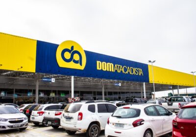 DOM Atacadista lança campanha “Arraiá que Dá Jogo” com sorteio de carros e prêmios diários